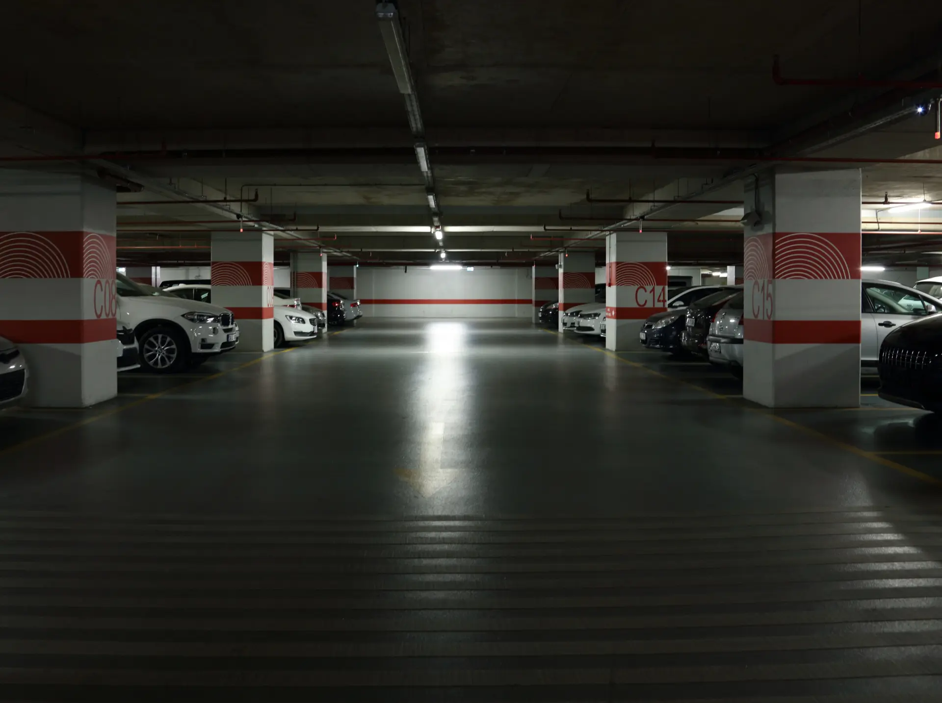 Tiefgarage mit Stellplätzen